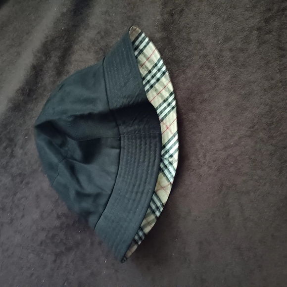 BURBERRY STYLE BUCKET HAT 🪣 - Picture 9 of 16